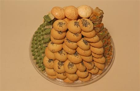 باقلوا، لوز دورنگ بادام، نان برنج، نان نارگیلی - ظرف مسی